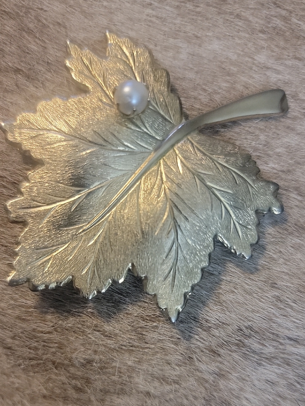 Vintage Sarah Coventry Leaf Brooch with Pearl Accent - Gold Tone